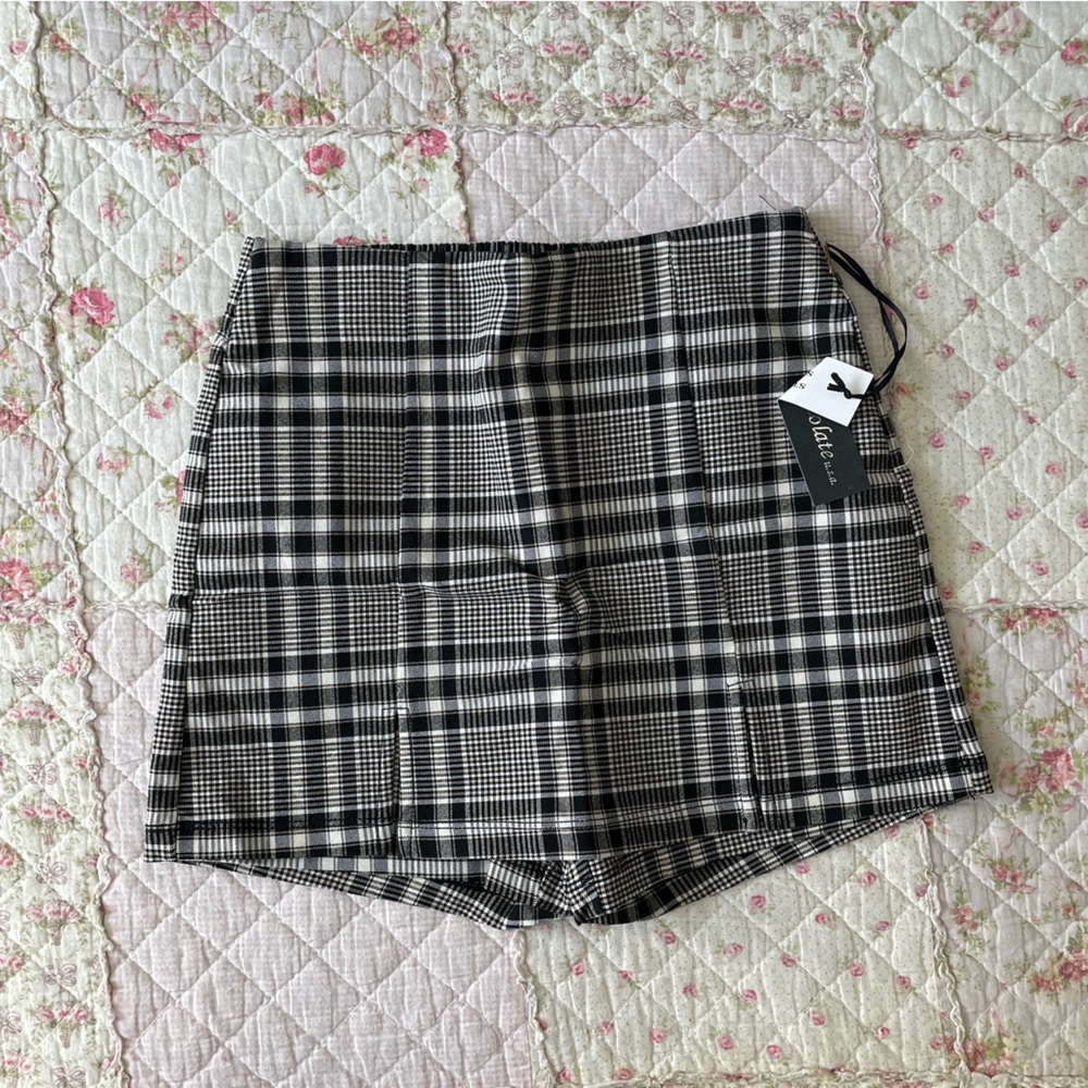 Grey and black plaid mini skort